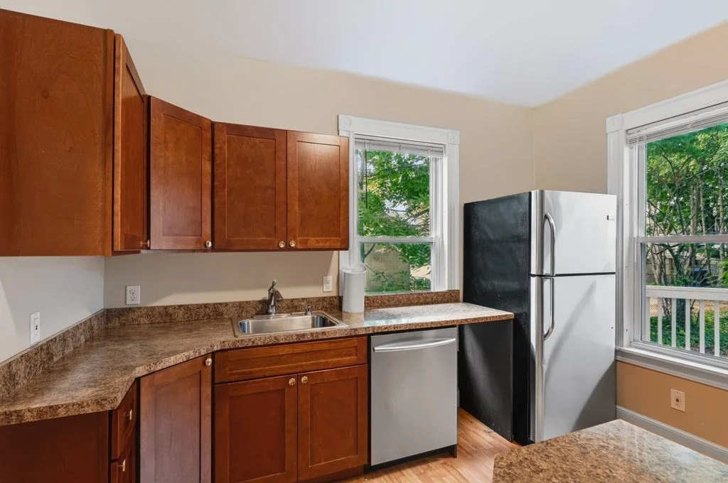 3 bed, 1 bath apartment for rent at 37 Thorndinke St Unit 37, Beverly — photo 4 of 32