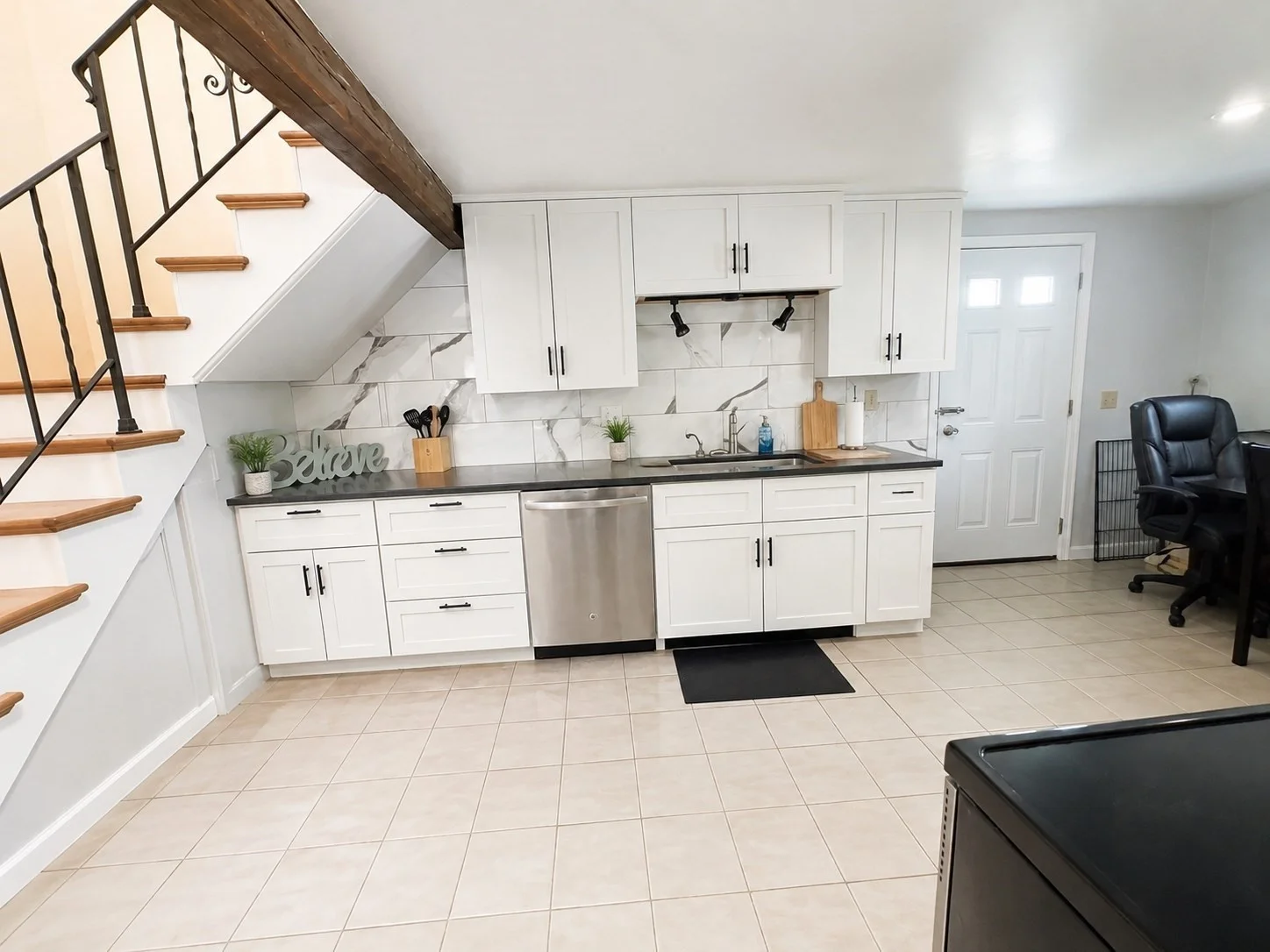 3 bed, 1 bath apartment for rent at 37 Tirrell St Unit A, Worcester — photo 3 of 12