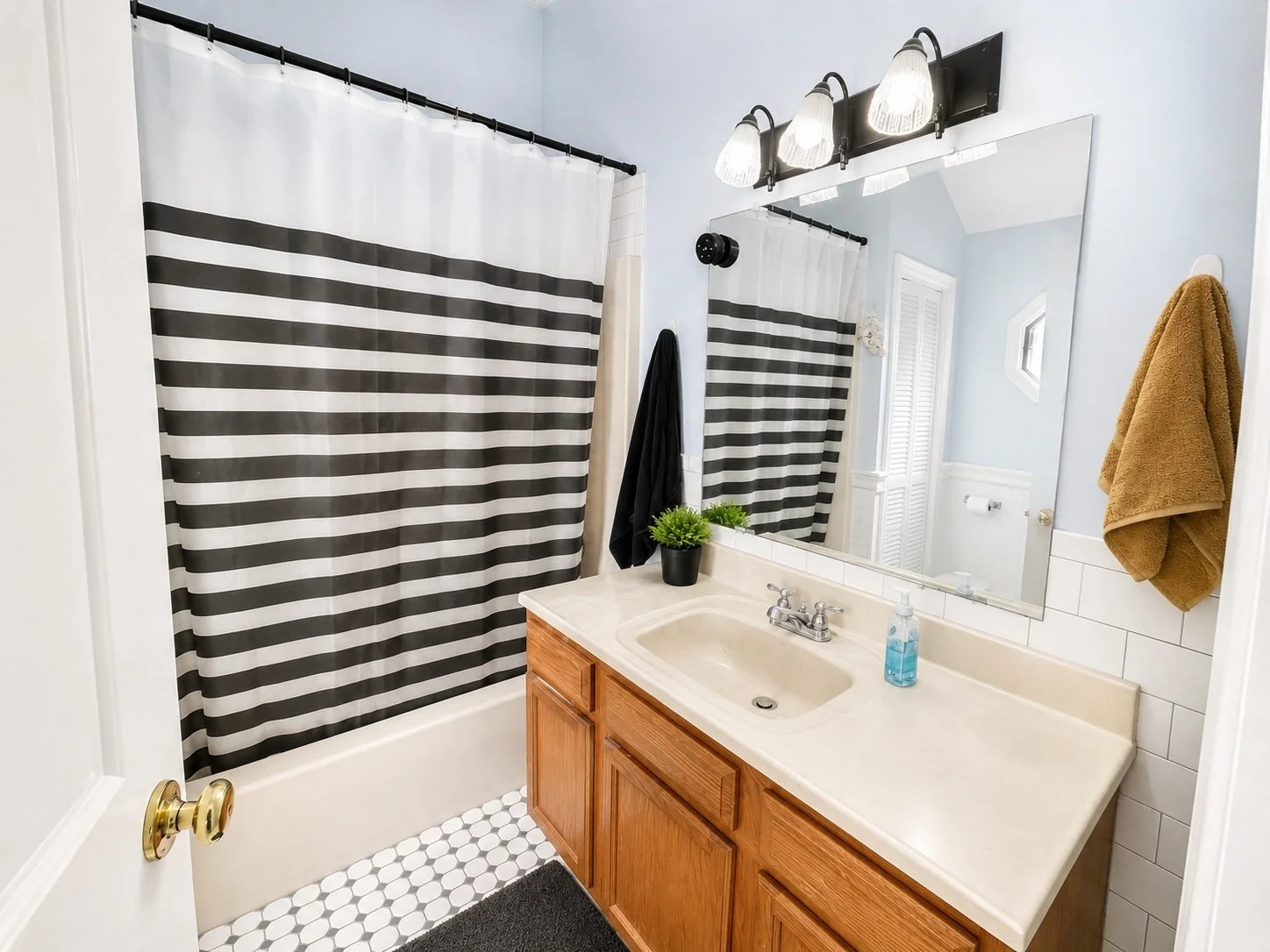 3 bed, 1 bath apartment for rent at 37 Tirrell St Unit A, Worcester — photo 7 of 12