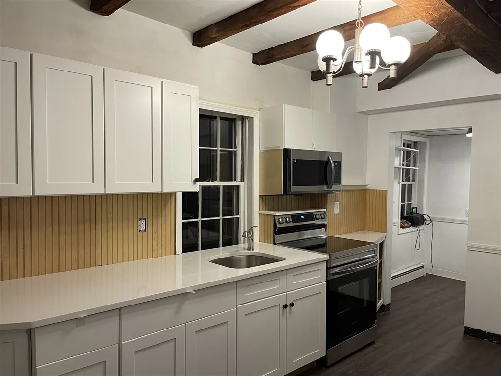 1 bed, 1 bath apartment for rent at 37 Turner St Unit 2, Salem — photo 2 of 9