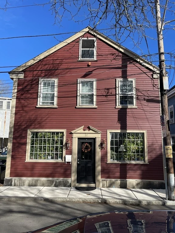 1 bed, 1 bath apartment for rent at 37 Turner St Unit 2, Salem — photo 1 of 9