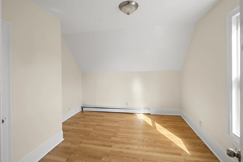 5 bed, 1 bath apartment for rent at 37 Union Unit 2, Everett — photo 16 of 19