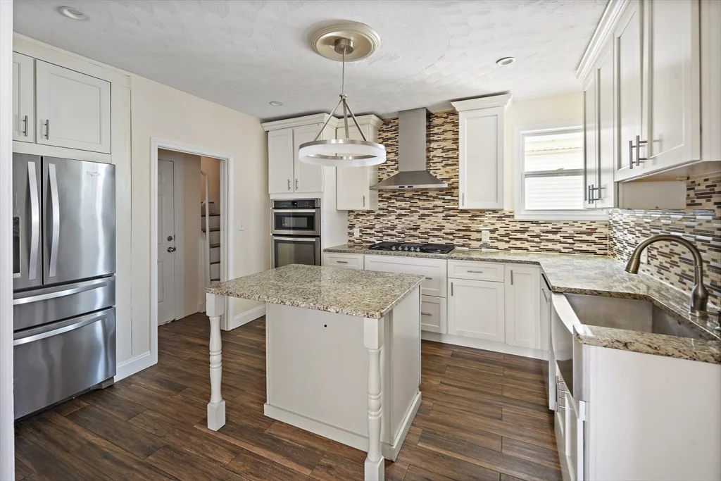 5 bed, 1 bath apartment for rent at 37 Union Unit 2, Everett — photo 3 of 19