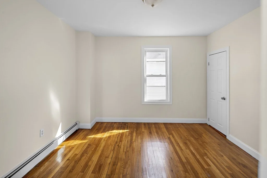 5 bed, 1 bath apartment for rent at 37 Union Unit 2, Everett — photo 15 of 19