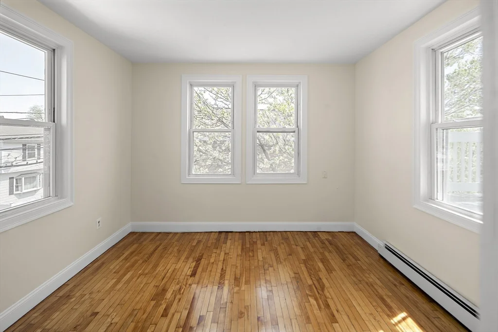 5 bed, 1 bath apartment for rent at 37 Union Unit 2, Everett — photo 5 of 19