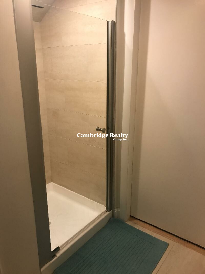 5 bed, 2 bath apartment for rent at 37 Walker St Unit 2T, Tufts — photo 11 of 15