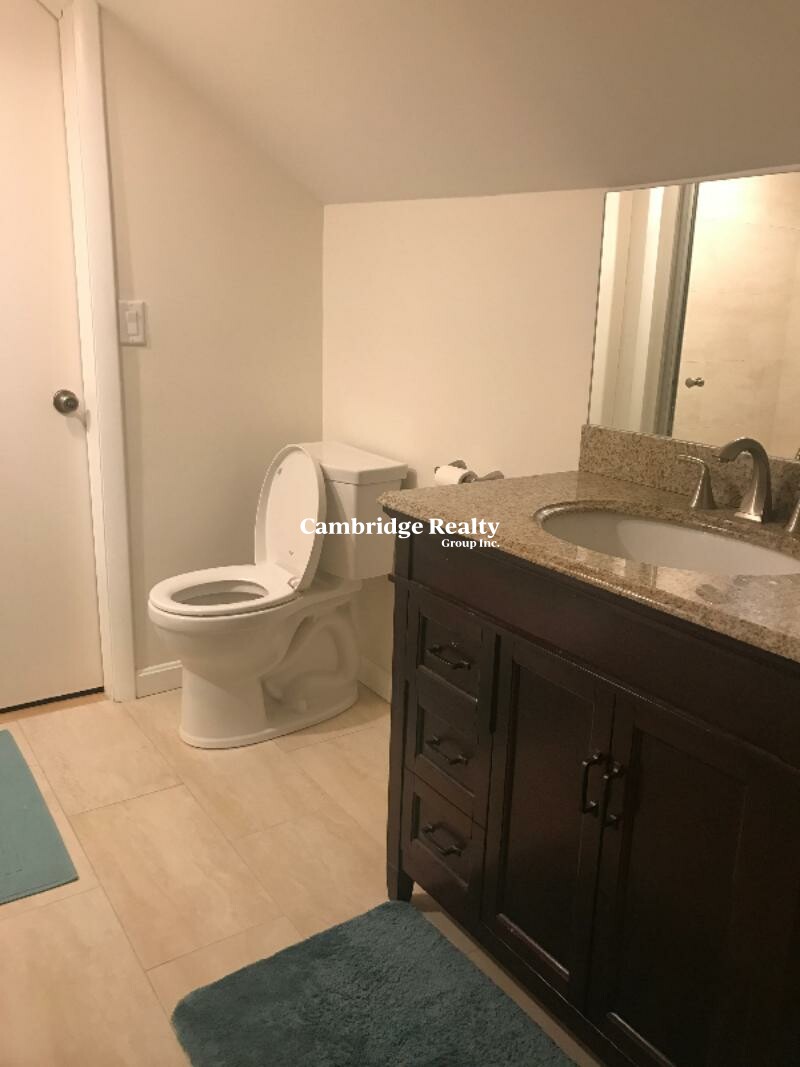 5 bed, 2 bath apartment for rent at 37 Walker St Unit 2T, Tufts — photo 10 of 15