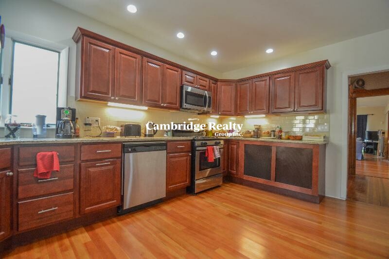 5 bed, 2 bath apartment for rent at 37 Walker St Unit 2T, Tufts — photo 1 of 15