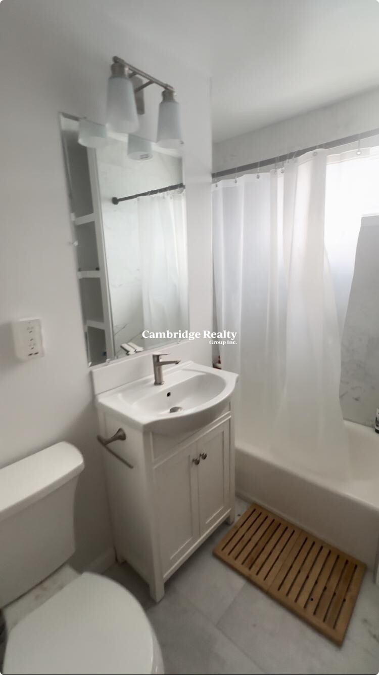 5 bed, 2 bath apartment for rent at 37 Walker St Unit 2T, Tufts — photo 8 of 15