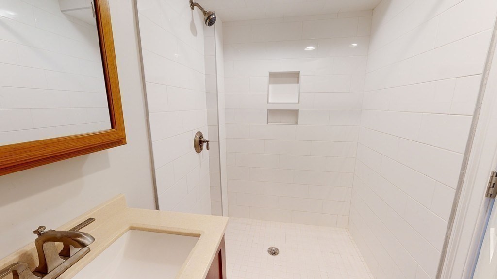 3 bed, 3 bath apartment for rent at 37 Walnut Pl Unit 1, Newtonville — photo 12 of 22