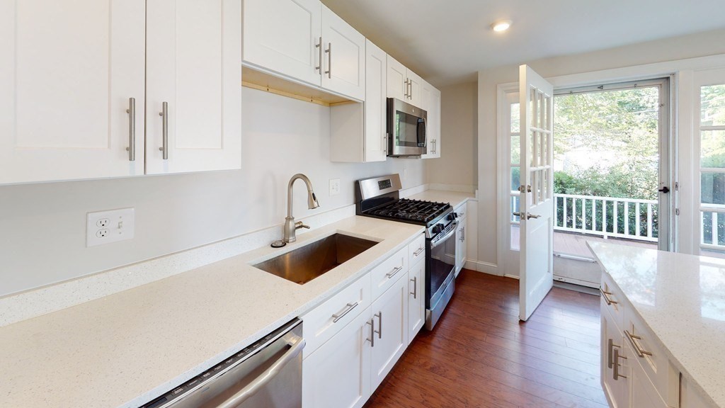 3 bed, 3 bath apartment for rent at 37 Walnut Pl Unit 1, Newtonville — photo 6 of 22