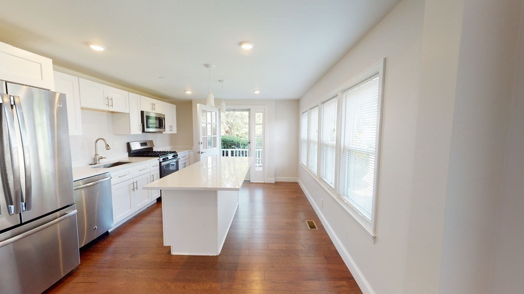 3 bed, 3 bath apartment for rent at 37 Walnut Pl Unit 1, Newtonville — photo 5 of 22