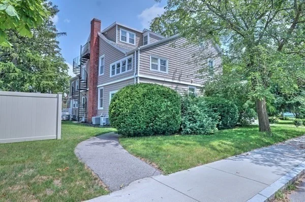 2 bed, 2 bath apartment for rent at 37 Walnut Pl Unit 2, Newtonville — photo 4 of 12