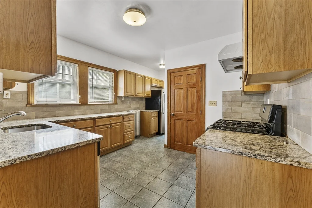 3 bed, 1 bath apartment for rent at 37 Warren Ave Unit 2, Fairmount Hill — photo 15 of 17