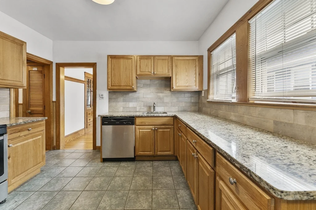 3 bed, 1 bath apartment for rent at 37 Warren Ave Unit 2, Fairmount Hill — photo 14 of 17