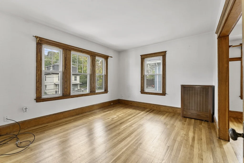 3 bed, 1 bath apartment for rent at 37 Warren Ave Unit 2, Fairmount Hill — photo 3 of 17