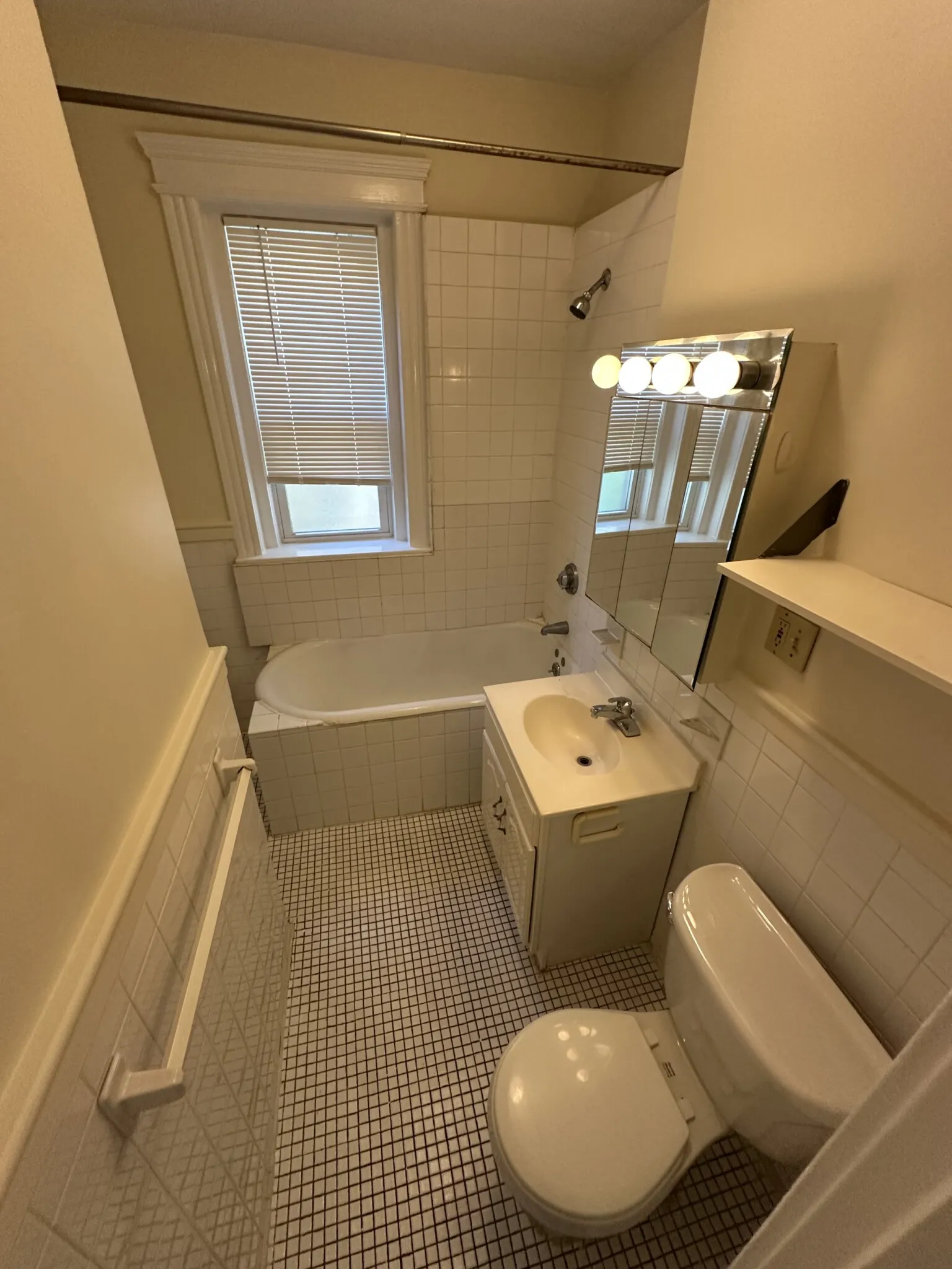 1 bed, 1 bath apartment for rent at 37 Wendell St Unit 2, Baldwin — photo 3 of 3