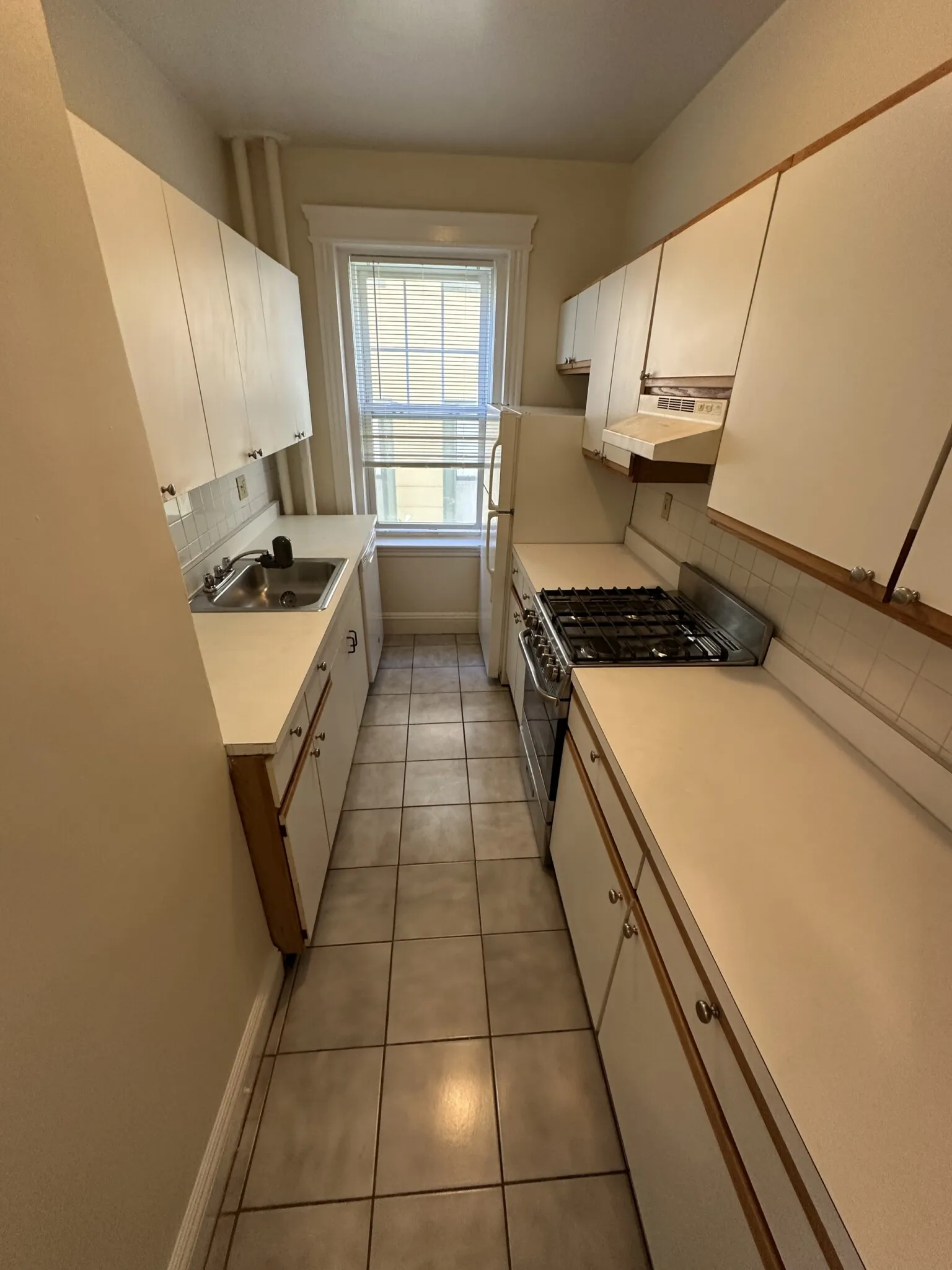 1 bed, 1 bath apartment for rent at 37 Wendell St Unit 2, Baldwin — photo 1 of 3