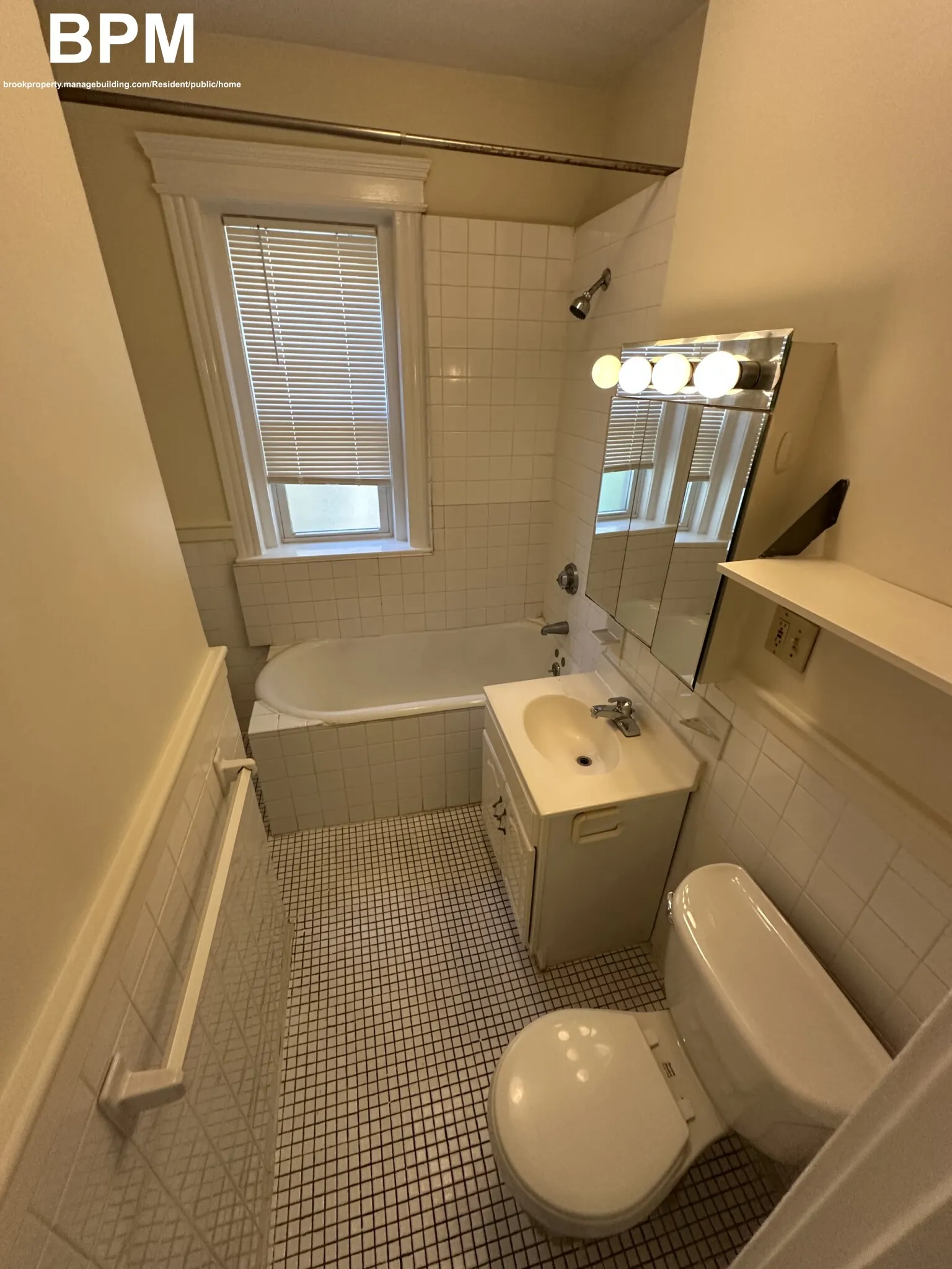 1 bed, 1 bath apartment for rent at 37 Wendell St Unit 2A, Baldwin — photo 3 of 3