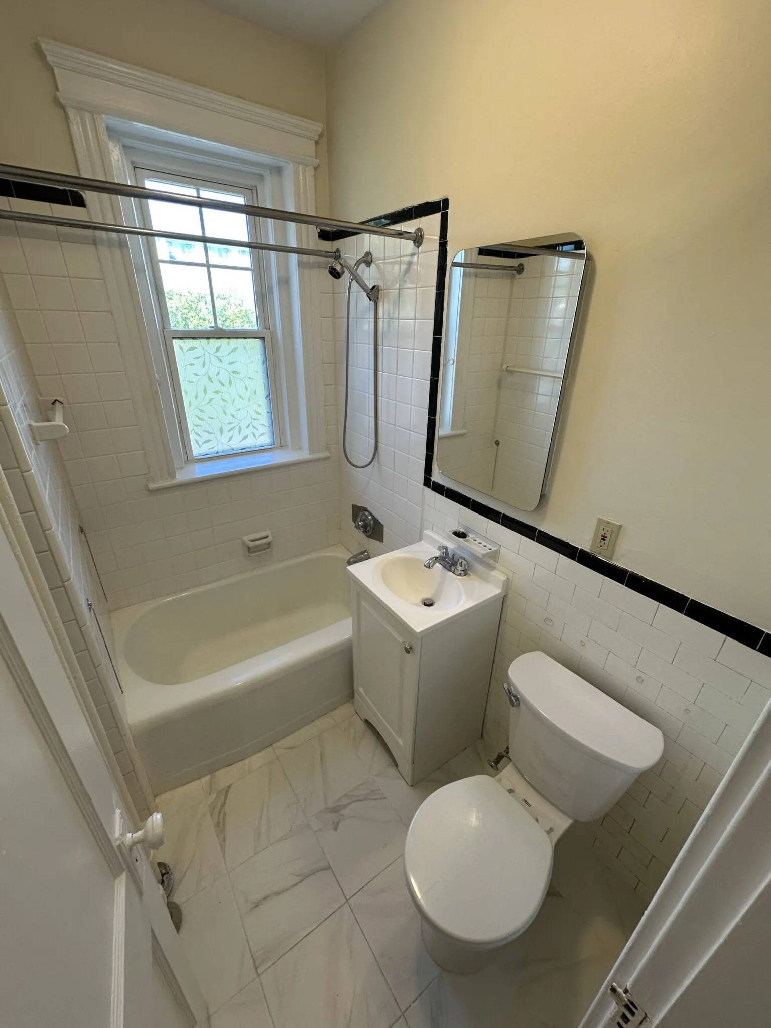 1 bed, 1 bath apartment for rent at 37 Wendell St Unit 33, Baldwin — photo 3 of 3