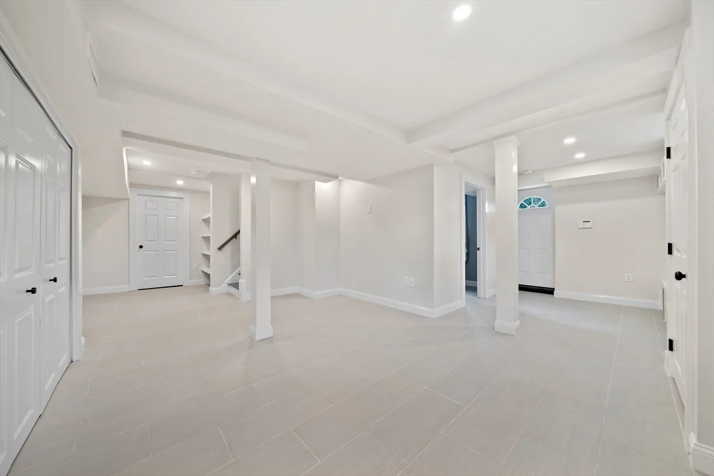 5 bed, 2 bath apartment for rent at 37 Wolcott Rd, Brookline — photo 27 of 40