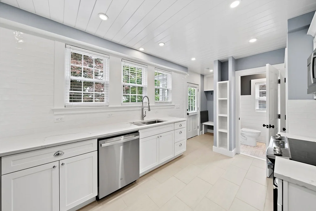 5 bed, 2 bath apartment for rent at 37 Wolcott Rd, Brookline — photo 10 of 40