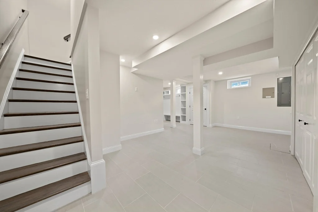 5 bed, 2 bath apartment for rent at 37 Wolcott Rd, Brookline — photo 26 of 40