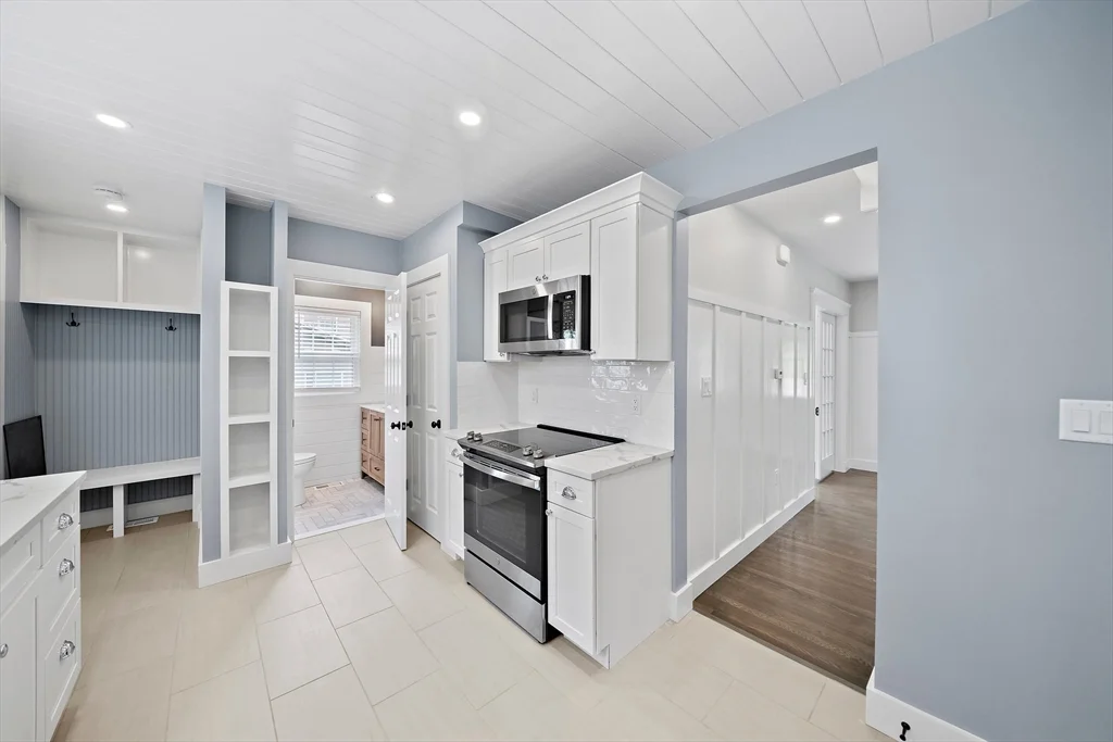 5 bed, 2 bath apartment for rent at 37 Wolcott Rd, Brookline — photo 11 of 40