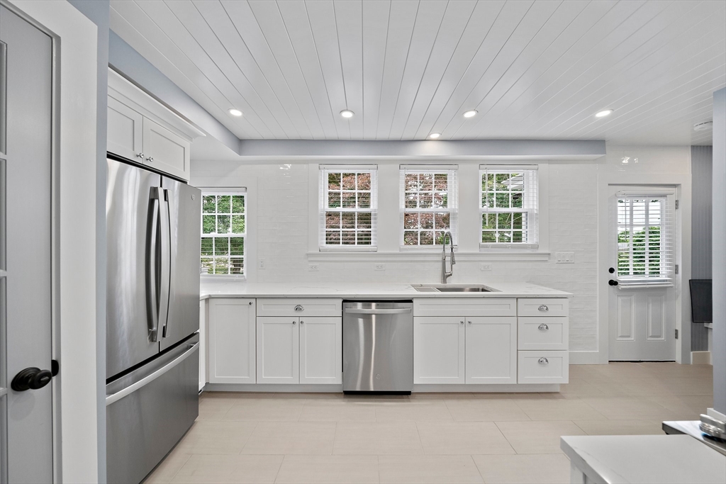 5 bed, 2 bath apartment for rent at 37 Wolcott Rd Unit 37, Chestnut Hill — photo 9 of 40
