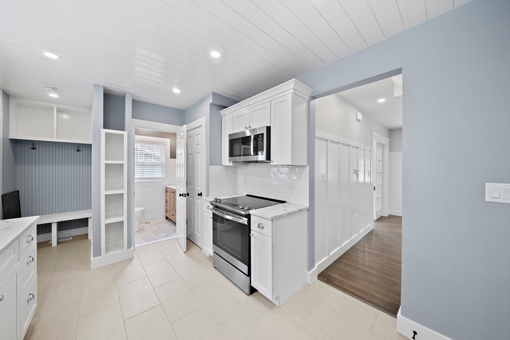 5 bed, 2 bath apartment for rent at 37 Wolcott Rd Unit 37, Chestnut Hill — photo 11 of 40