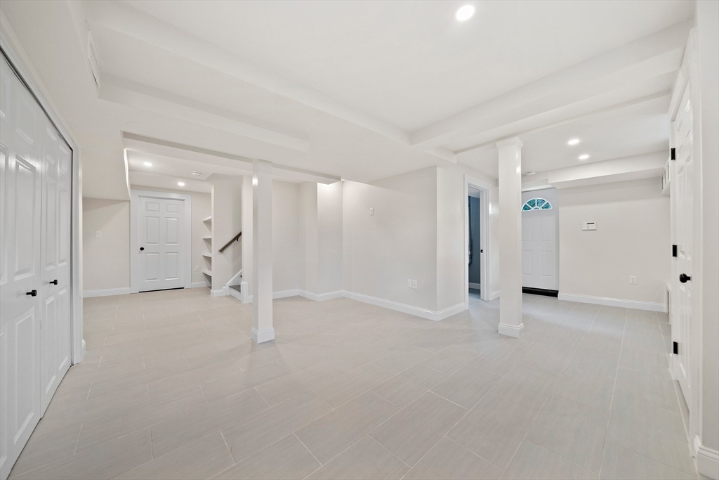 5 bed, 2 bath apartment for rent at 37 Wolcott Rd Unit 37, Chestnut Hill — photo 28 of 40