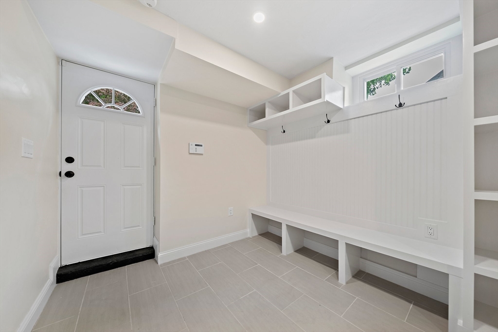 5 bed, 2 bath apartment for rent at 37 Wolcott Rd Unit 37, Chestnut Hill — photo 29 of 40