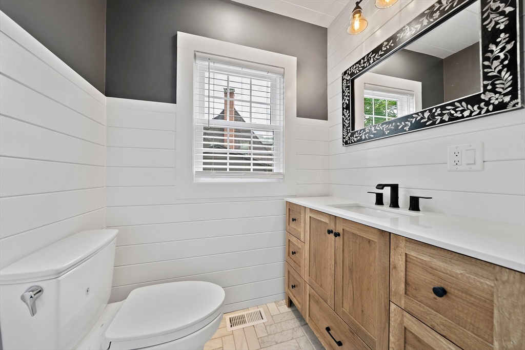 5 bed, 2 bath apartment for rent at 37 Wolcott Rd Unit 37, Chestnut Hill — photo 14 of 40