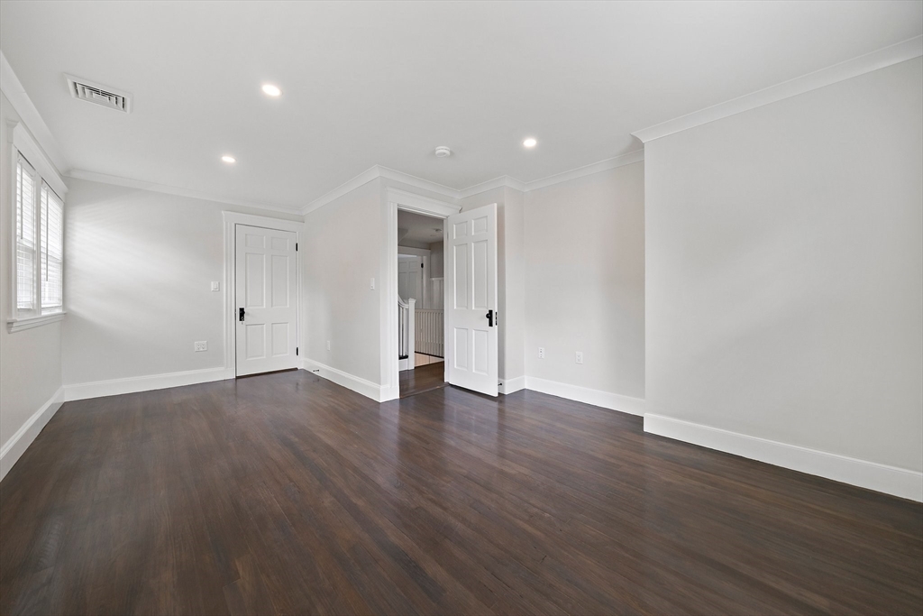 5 bed, 2 bath apartment for rent at 37 Wolcott Rd Unit 37, Chestnut Hill — photo 20 of 40