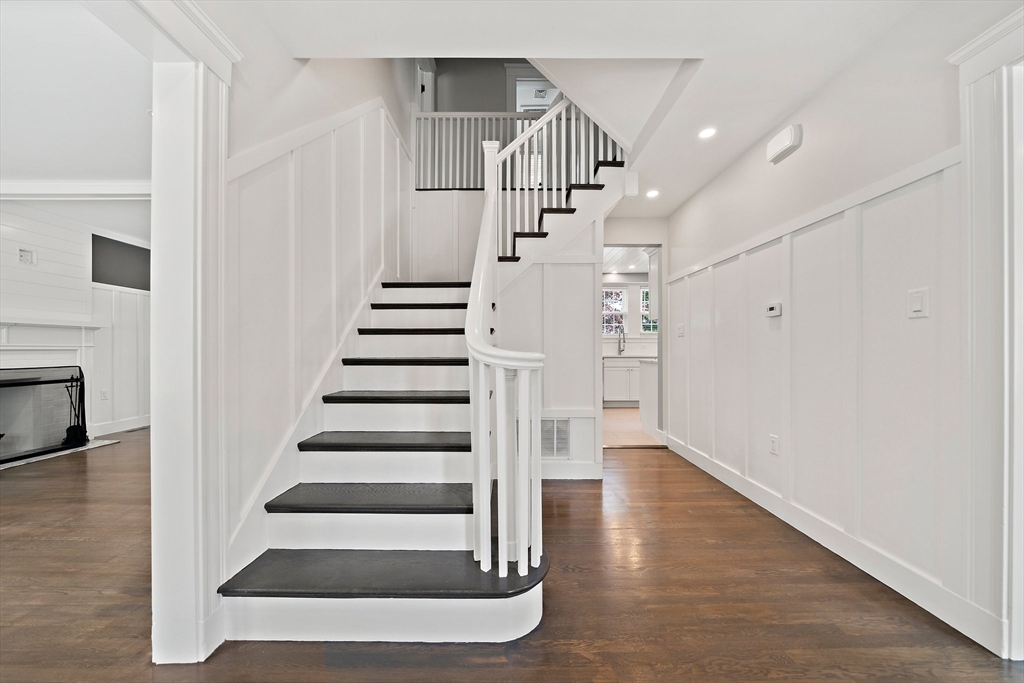 5 bed, 2 bath apartment for rent at 37 Wolcott Rd Unit 37, Chestnut Hill — photo 3 of 40