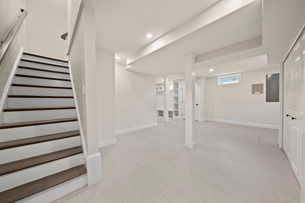 5 bed, 2 bath apartment for rent at 37 Wolcott Rd Unit 37, Chestnut Hill — photo 31 of 40