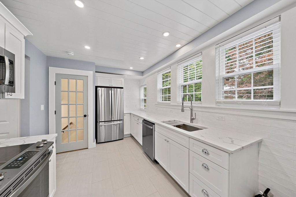 5 bed, 2 bath apartment for rent at 37 Wolcott Rd Unit 37, Chestnut Hill — photo 13 of 40