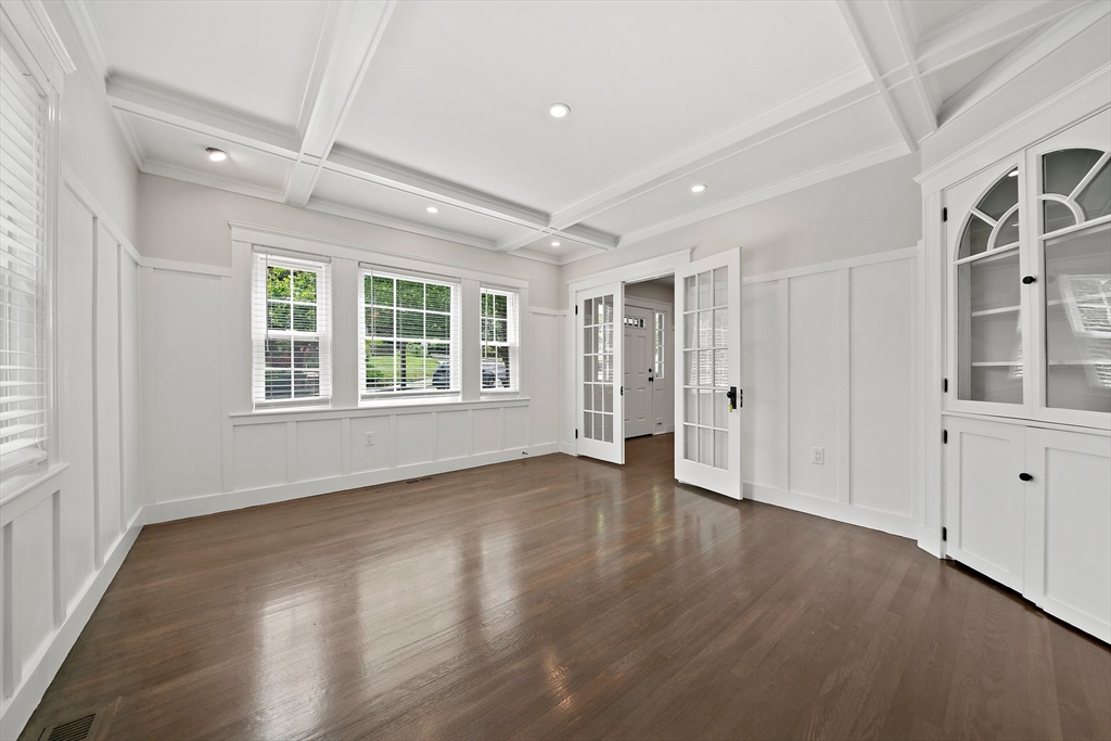 5 bed, 2 bath apartment for rent at 37 Wolcott Rd Unit 37, Chestnut Hill — photo 8 of 40