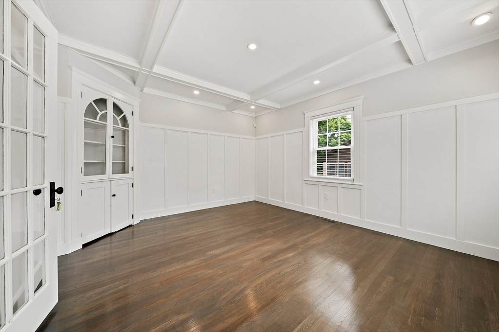 5 bed, 2 bath apartment for rent at 37 Wolcott Rd Unit 37, Chestnut Hill — photo 7 of 40