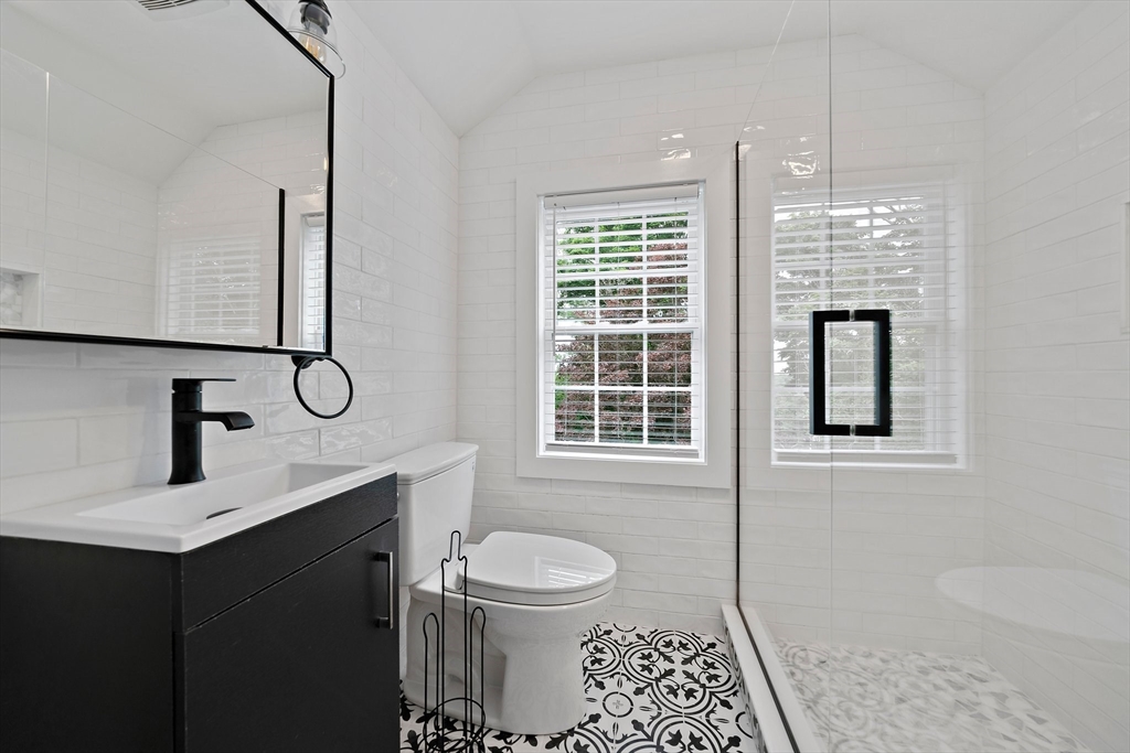 5 bed, 2 bath apartment for rent at 37 Wolcott Rd Unit 37, Chestnut Hill — photo 26 of 40