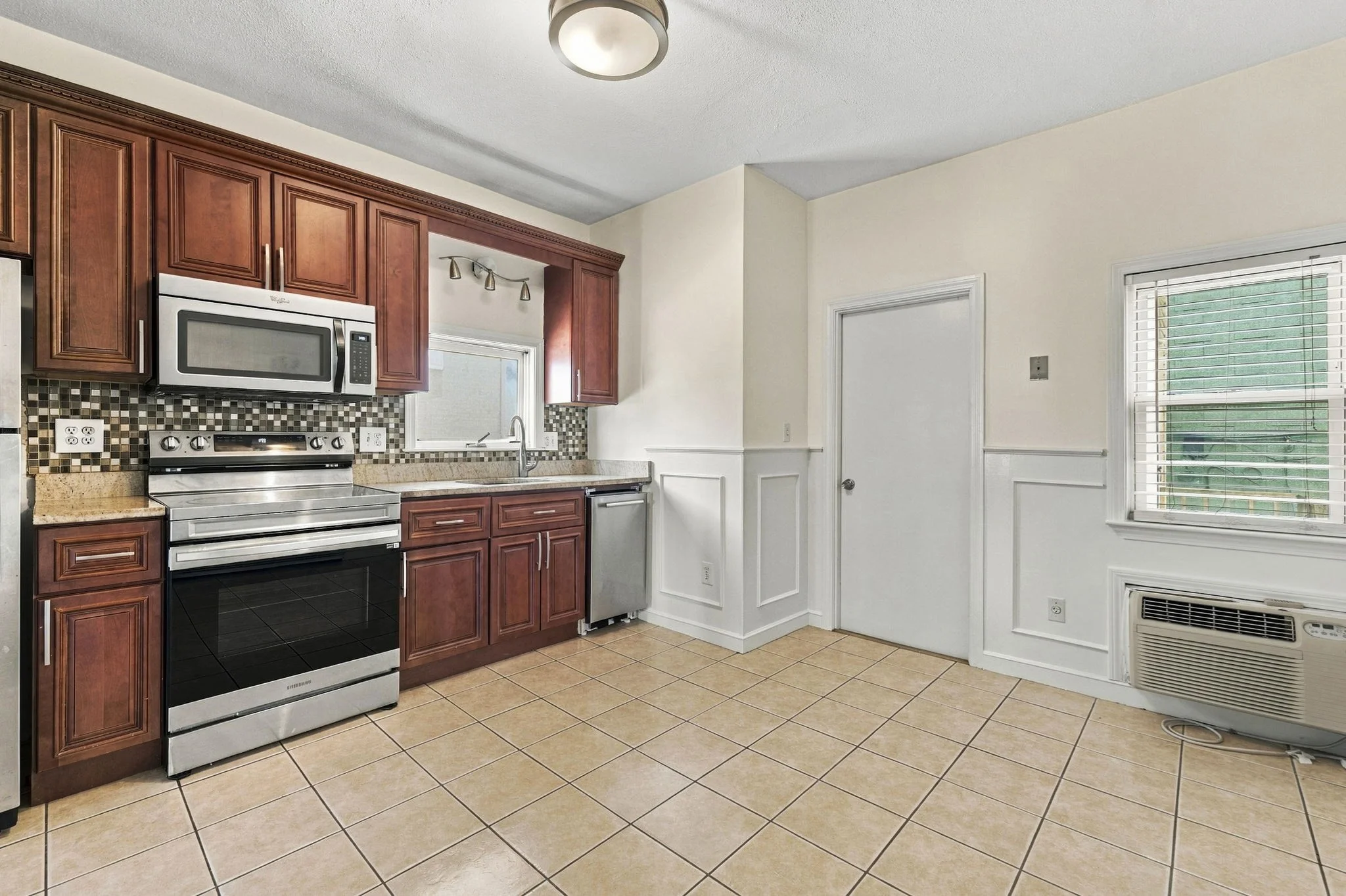 1 bed, 1 bath apartment for rent at 370 Bunker Hill St Unit 2, Charlestown — photo 6 of 14