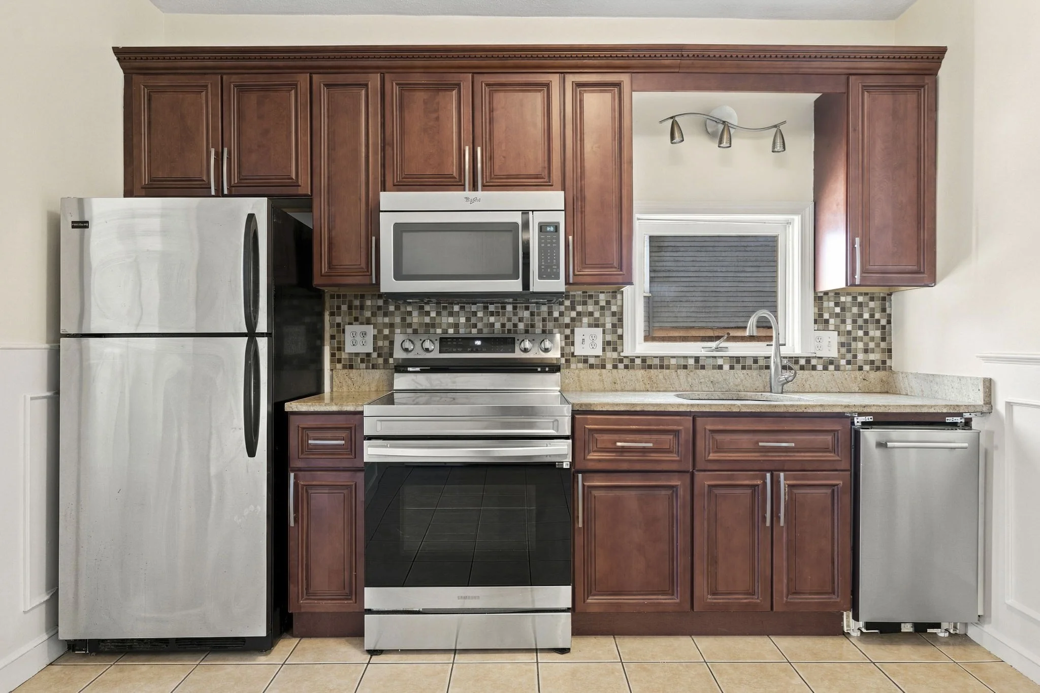 1 bed, 1 bath apartment for rent at 370 Bunker Hill St Unit 2, Charlestown — photo 5 of 14