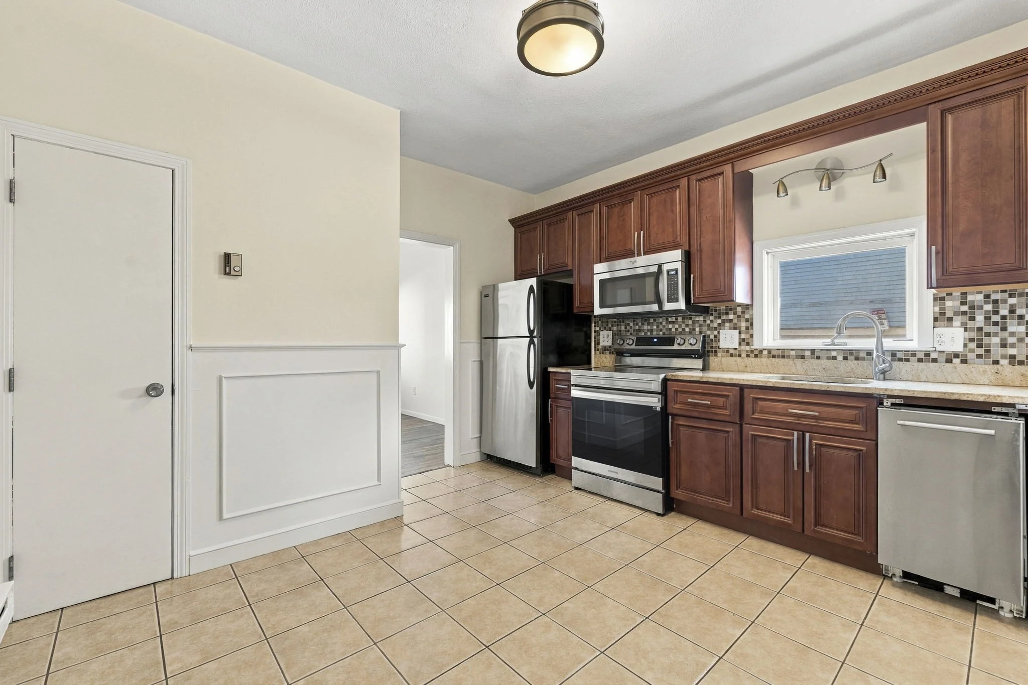 1 bed, 1 bath apartment for rent at 370 Bunker Hill St Unit 2, Charlestown — photo 4 of 14