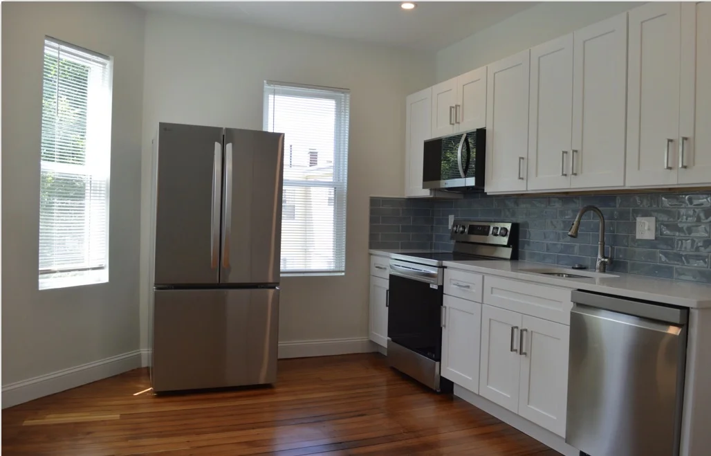 4 bed, 2 bath apartment for rent at 370 Centre St Unit 2, Jamaica Plain — photo 1 of 6