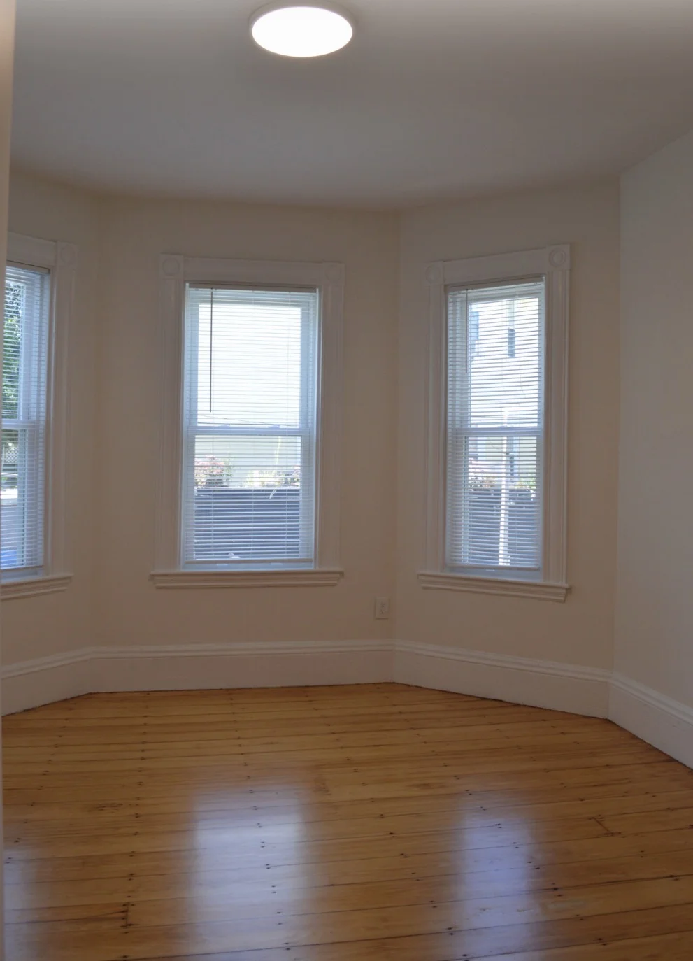 4 bed, 2 bath apartment for rent at 370 Centre St Unit 2, Jamaica Plain — photo 2 of 6