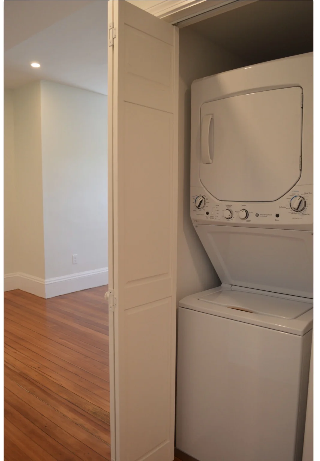4 bed, 2 bath apartment for rent at 370 Centre St Unit 2, Jamaica Plain — photo 4 of 6