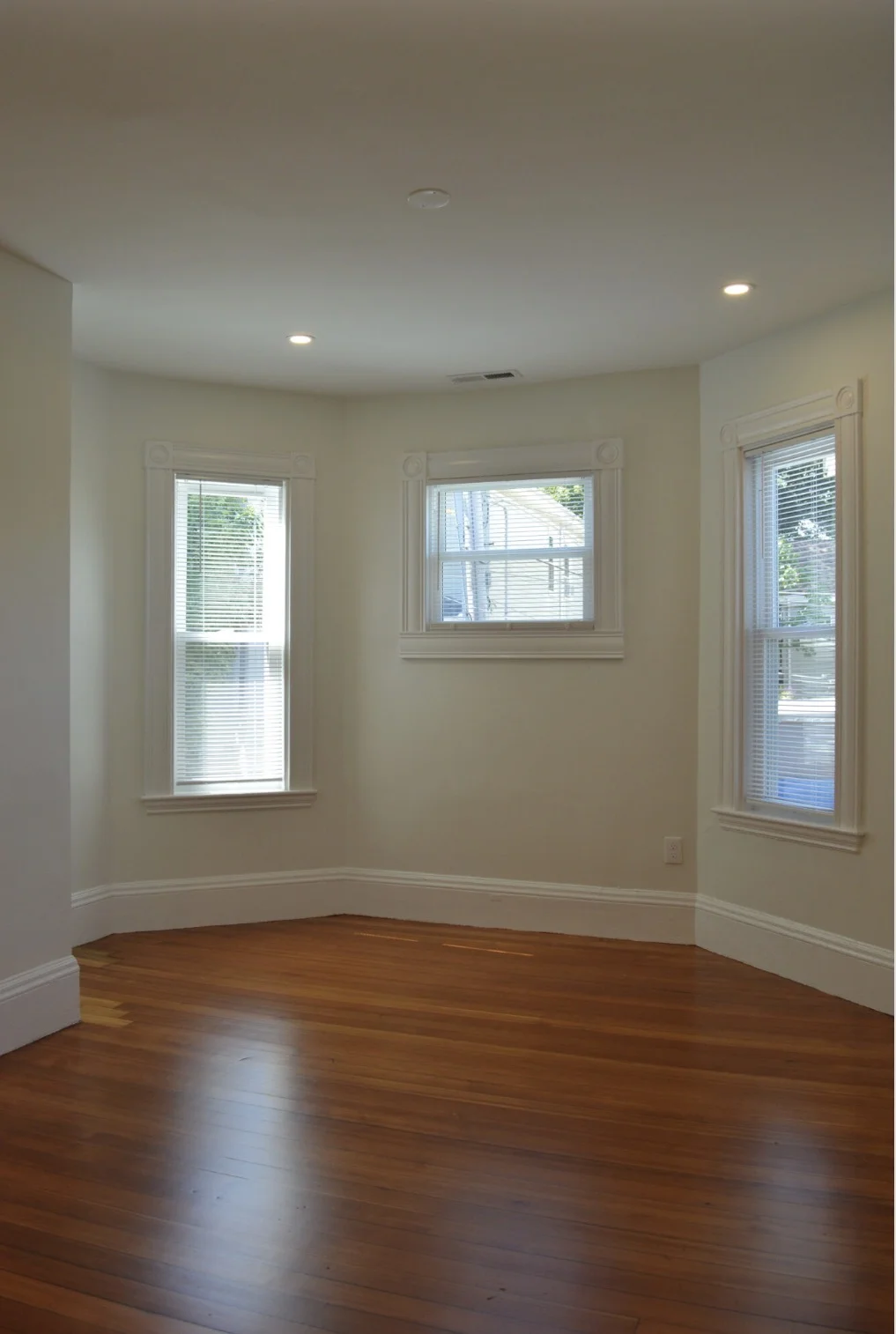 4 bed, 2 bath apartment for rent at 370 Centre St Unit 2, Jamaica Plain — photo 3 of 6