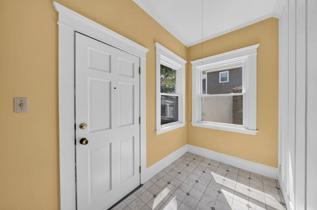 2 bed, 1 bath apartment for rent at 370 Maple St Unit 1, New Bedford — photo 14 of 20