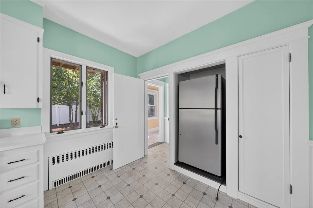 2 bed, 1 bath apartment for rent at 370 Maple St Unit 1, New Bedford — photo 13 of 20