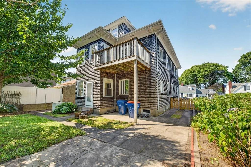 2 bed, 1 bath apartment for rent at 370 Maple St Unit 1, New Bedford — photo 6 of 20